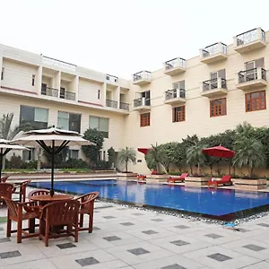 4* Отель Westend - And Banquet Near Delhi Airport
